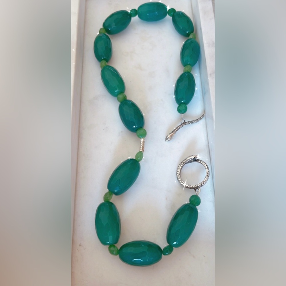 Arizona Emerald Quartz Stone Necklace.